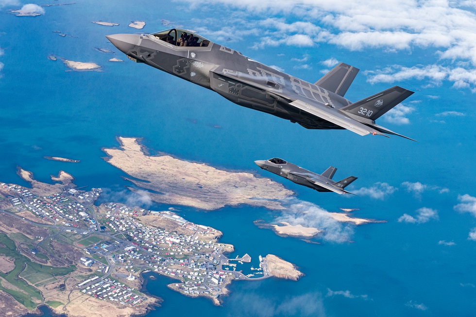 Caccia F-35 italiani in volo verso l'Islanda. Missione di routine della  Nato nell'estremo Nord? Non proprio – Libero Quotidiano